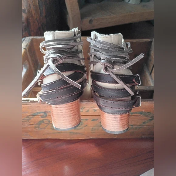 BNIB RARE Freebird Desert White with Black straps women's size 10 - Picture 9 of 16